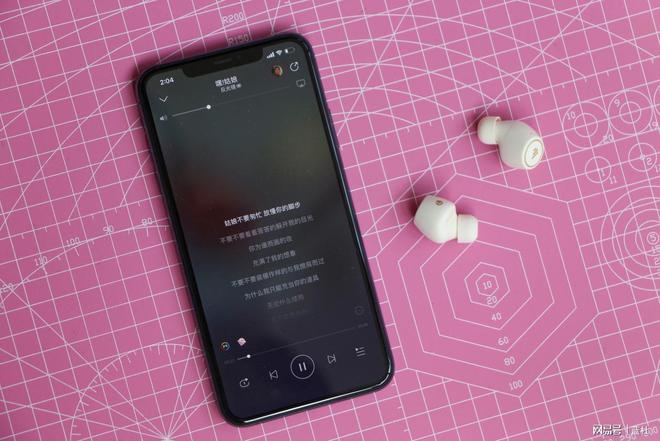 蓝牙耳机亮红灯是什么意思_蓝牙耳机亮红灯啥意思_耳机蓝牙一直红灯